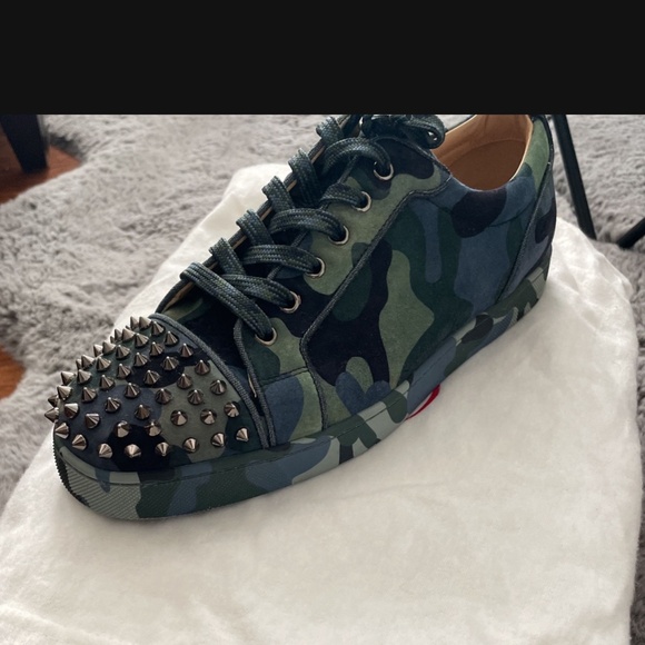 Christian Loub junior spikes camo
